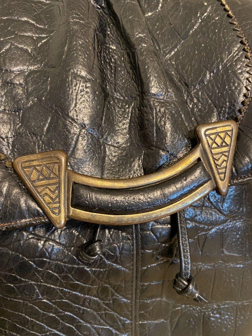 VTG Sharif Black Faux-Croc Drawstring Crossbody / handbag with Brass Accent - Picture 3 of 10